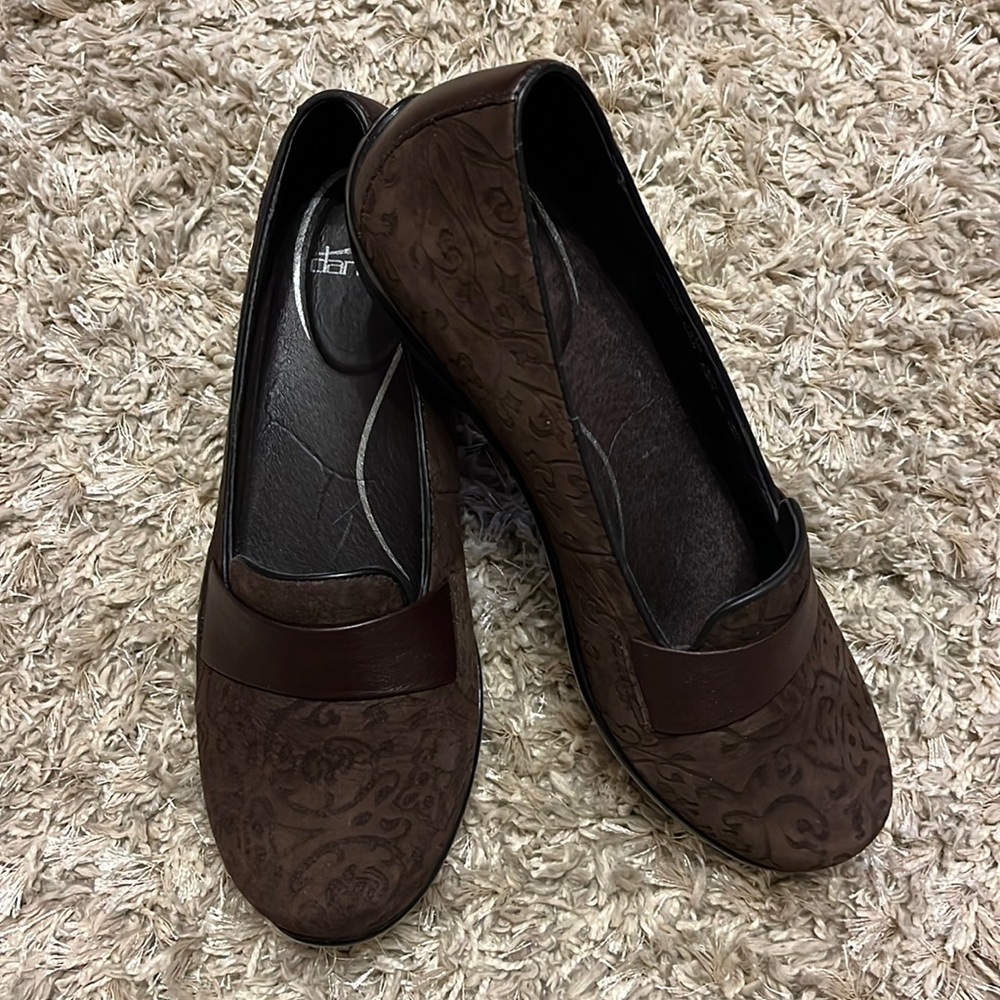 Women’s Dansko Dress Shoe. Size 38.